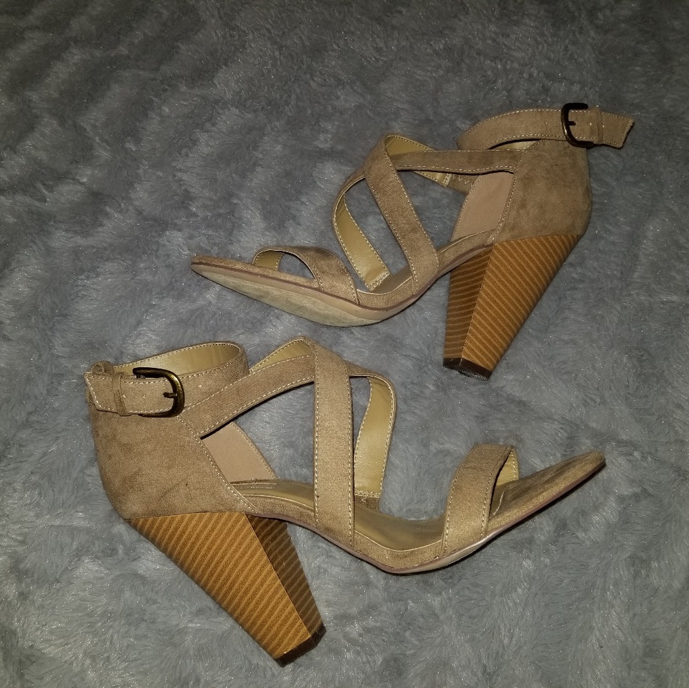 NWOB Taupe Sandals